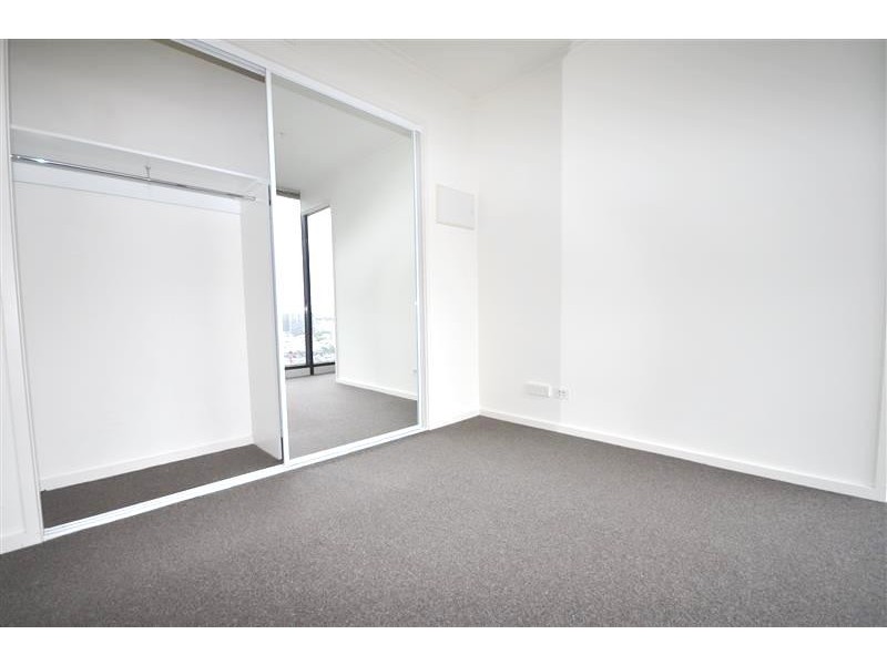 REF 21237/63 Whiteman Street, Southbank VIC 3006