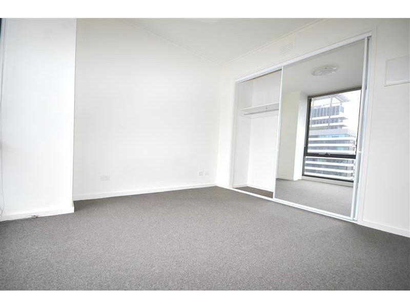 REF 21237/63 Whiteman Street, Southbank VIC 3006