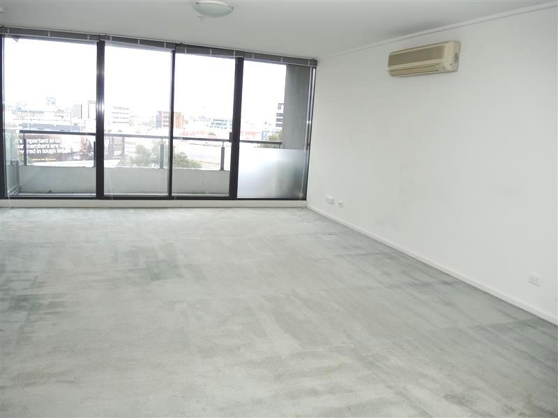 REF 21644/99 Whiteman Street, Southbank VIC 3006