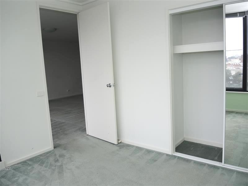 REF 21644/99 Whiteman Street, Southbank VIC 3006