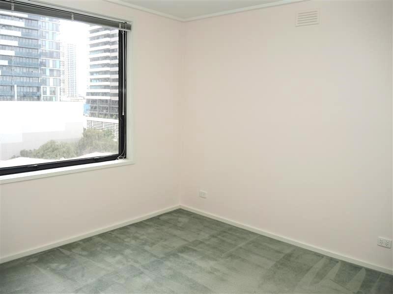 REF 21644/99 Whiteman Street, Southbank VIC 3006