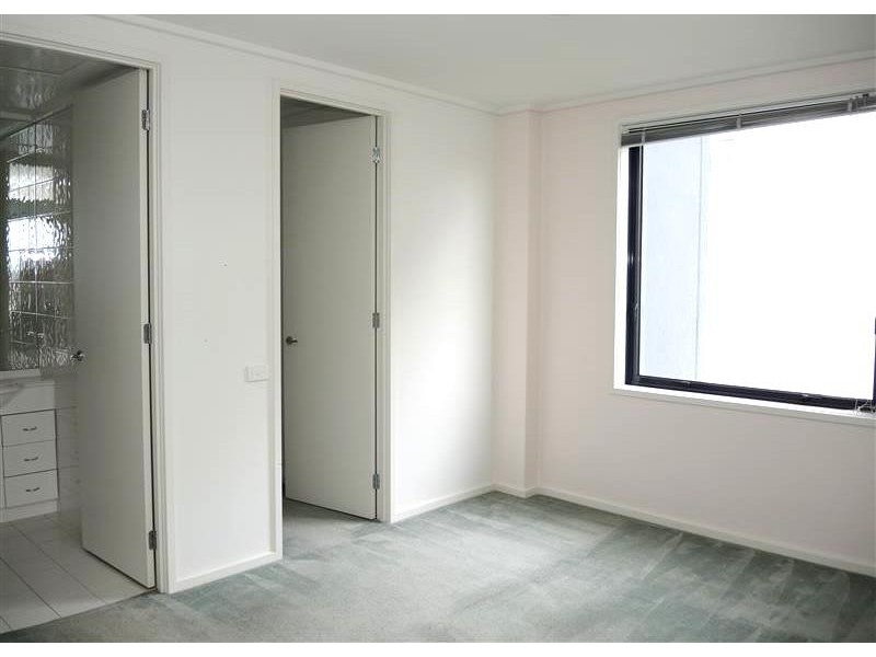 REF 21644/99 Whiteman Street, Southbank VIC 3006