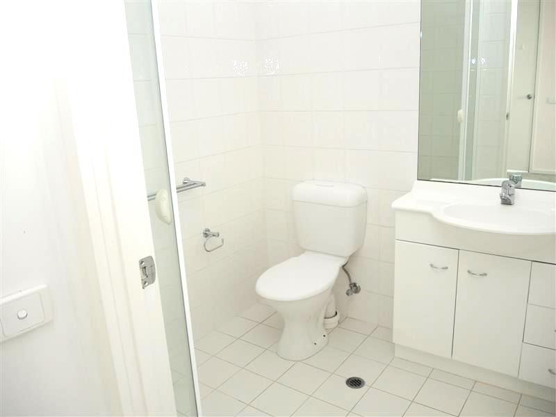 REF 21644/99 Whiteman Street, Southbank VIC 3006