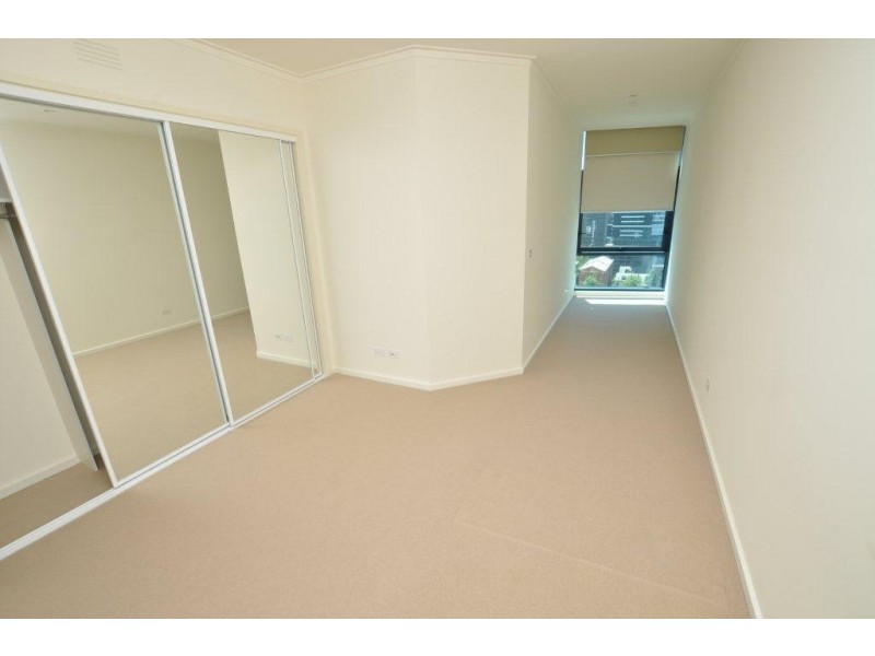 REF 21663/180 City Road, Southbank VIC 3006