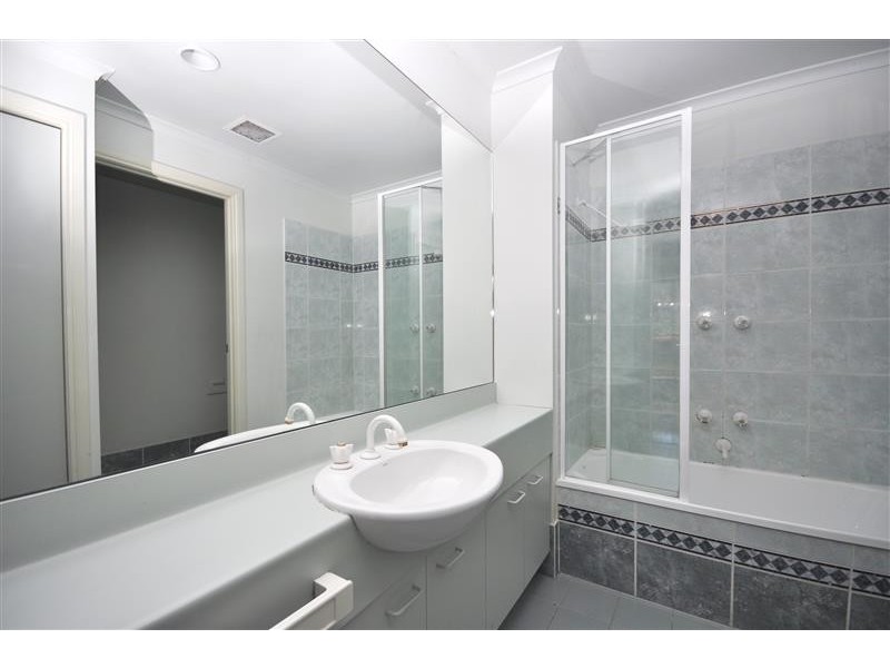 REF 21671/83 Queensbridge Street, Southbank VIC 3006