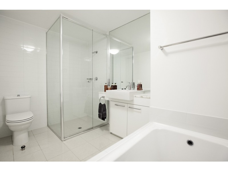 3203/100 Harbour Esplanade, Docklands VIC 3008