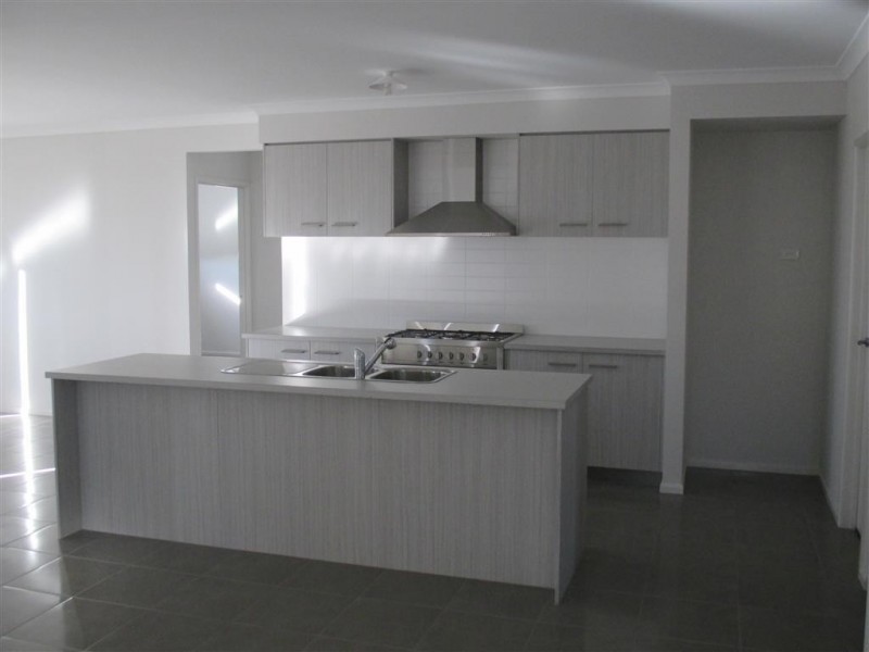 13 Lamington Drive, Tarneit VIC 3029