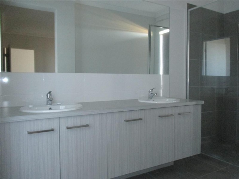 13 Lamington Drive, Tarneit VIC 3029