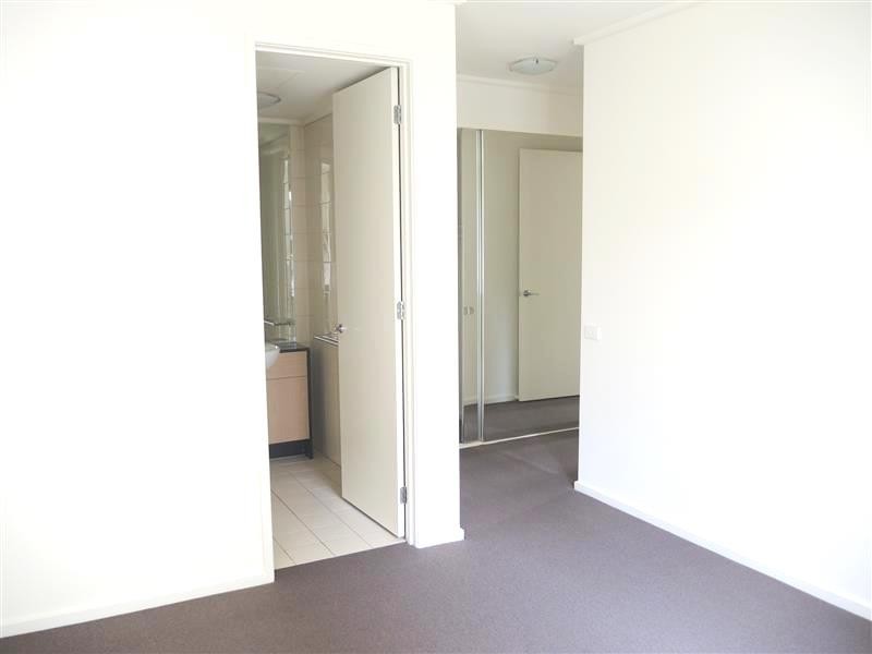 REF 21680/83 Whiteman Street, Southbank VIC 3006