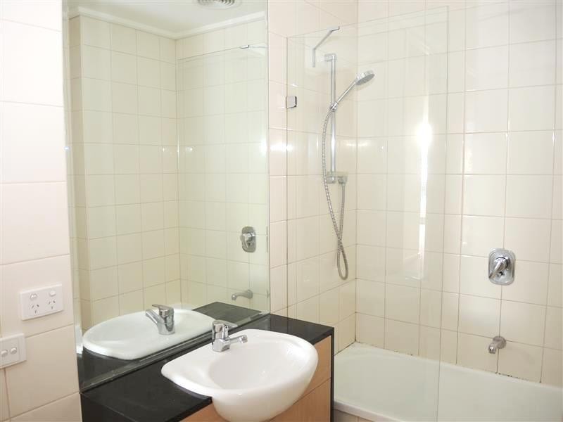 REF 21680/83 Whiteman Street, Southbank VIC 3006