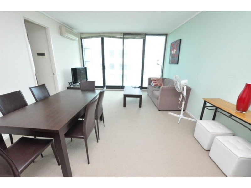 REF 21692/83 Whiteman Street, Southbank VIC 3006