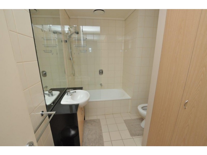 REF 21692/83 Whiteman Street, Southbank VIC 3006