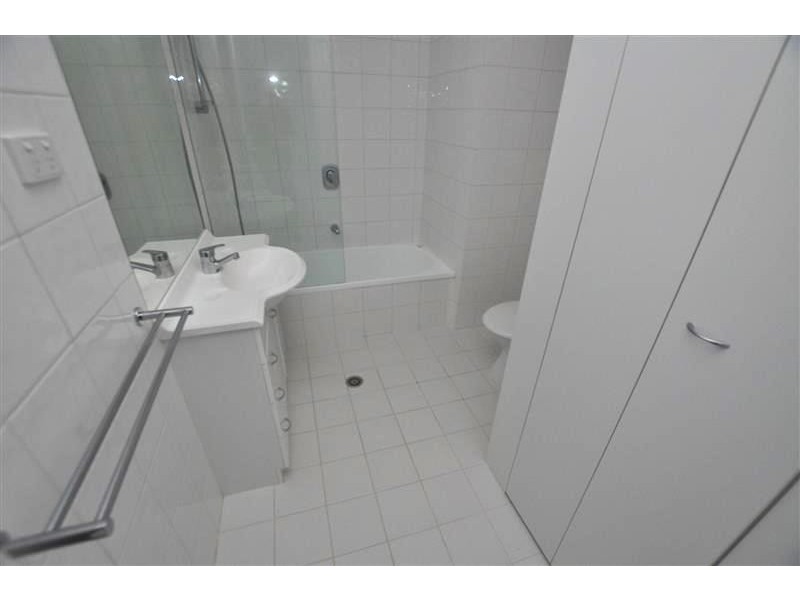 REF 21699/28 Bank Street, South Melbourne VIC 3205