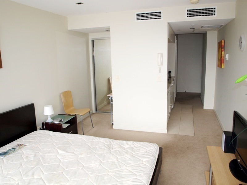 2608B/100 Harbour Esplanade, Docklands VIC 3008