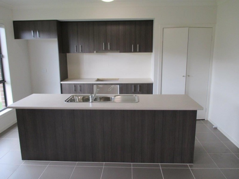 48 Spectacle Crescent, Point Cook VIC 3030