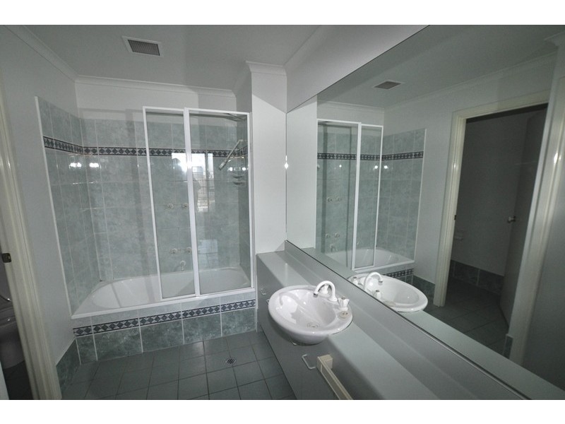 REF 21711/83 Queensbridge Street, Southbank VIC 3006