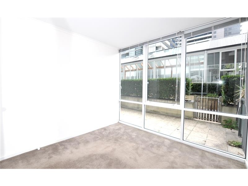 REF 21713/79 Whiteman Street, Southbank VIC 3006