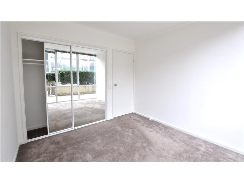 REF 21713/79 Whiteman Street, Southbank VIC 3006