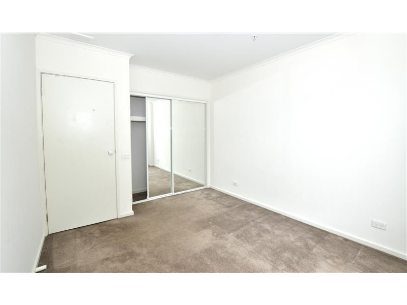 REF 21713/79 Whiteman Street, Southbank VIC 3006