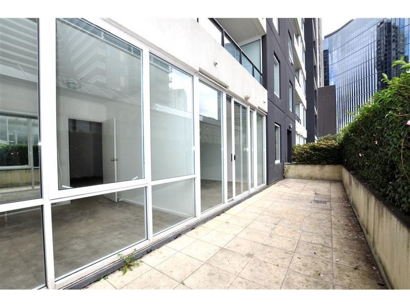 REF 21713/79 Whiteman Street, Southbank VIC 3006