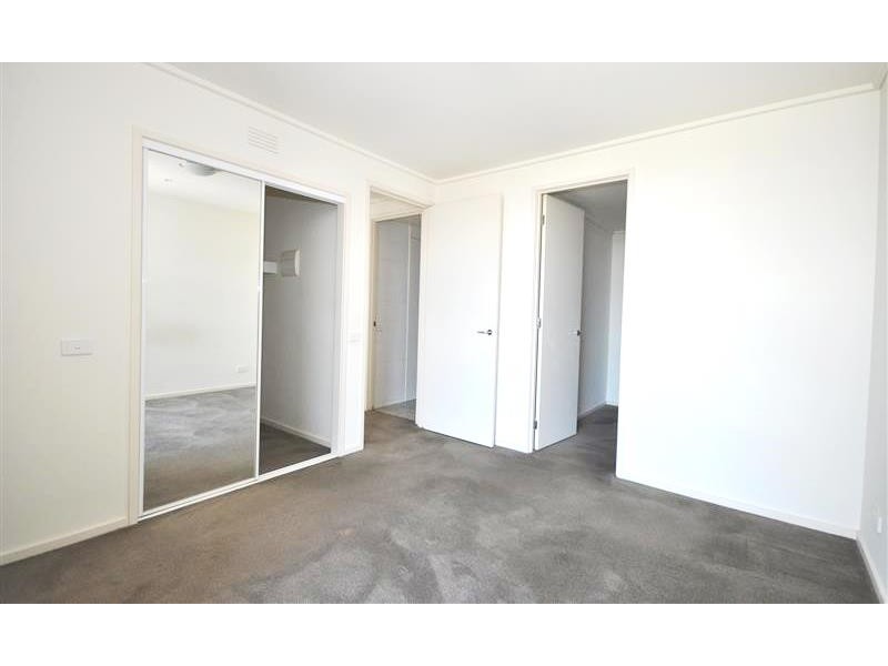REF 21588/100 Kavanagh Street, Southbank VIC 3006