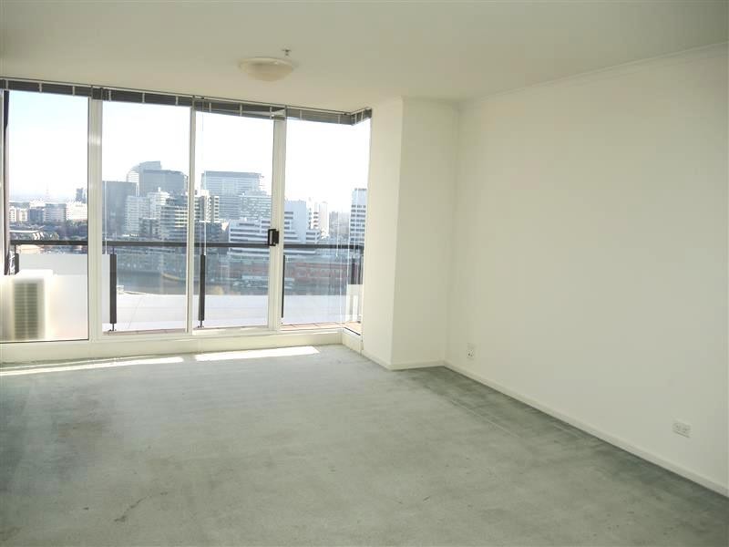 REF 21729/79 Whiteman Street, Southbank VIC 3006