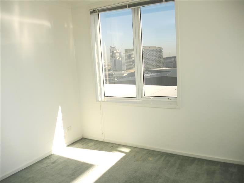 REF 21729/79 Whiteman Street, Southbank VIC 3006