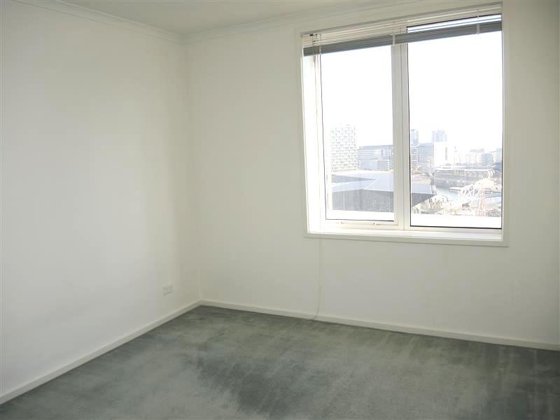 REF 21729/79 Whiteman Street, Southbank VIC 3006