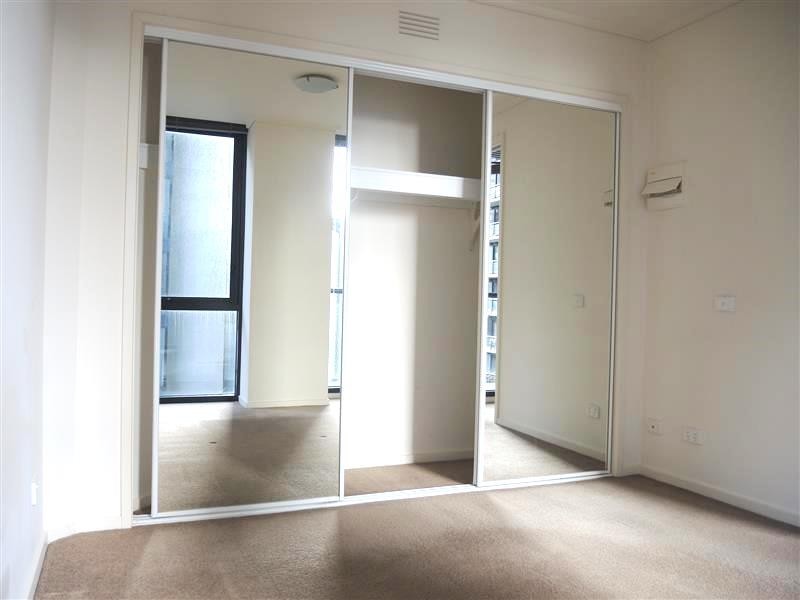 REF 21730/100 Kavanagh Street, Southbank VIC 3006