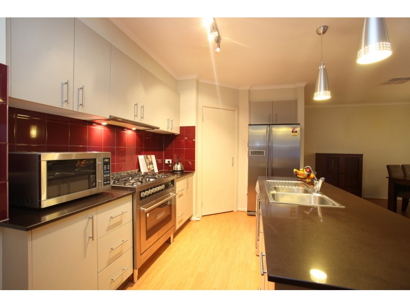 3 Water Stone Cove, Sanctuary Lakes VIC 3030