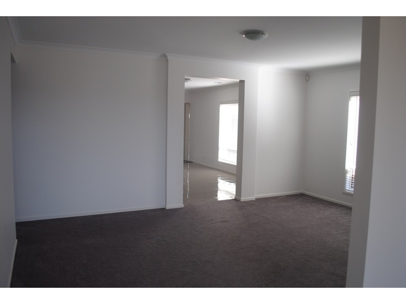 44 Canegrass Drive, Point Cook VIC 3030