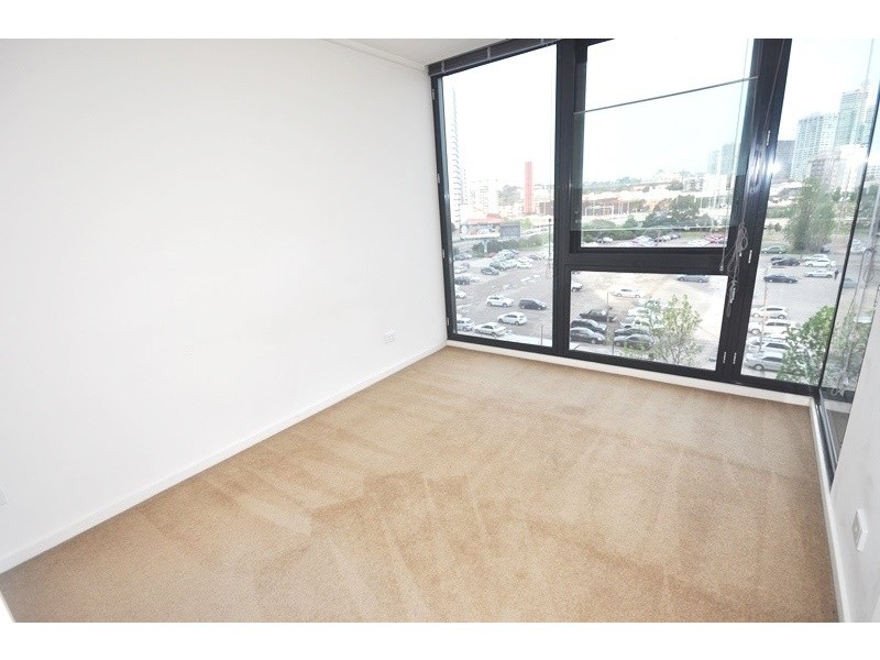 REF 21744/100 Kavanagh Street, Southbank VIC 3006