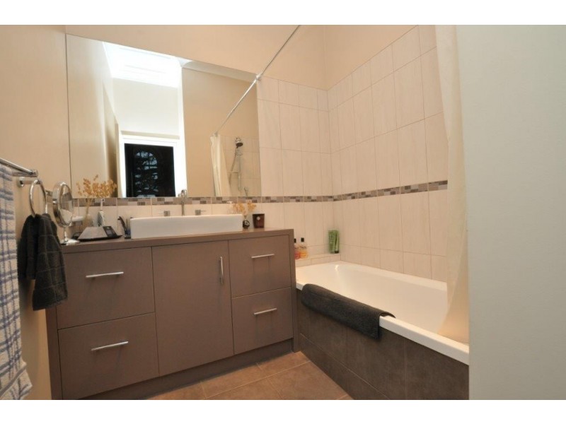 42 Wiltshire Drive, Kew VIC 3101