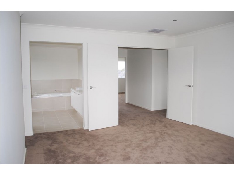 5 Ranfurlie Avenue, Point Cook VIC 3030