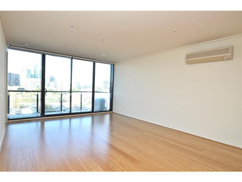 REF 21682/100 Kavanagh Street, Southbank VIC 3006
