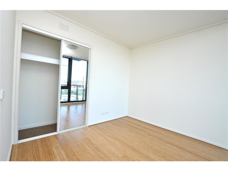 REF 21682/100 Kavanagh Street, Southbank VIC 3006