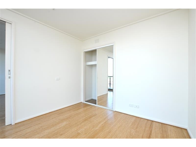 REF 21682/100 Kavanagh Street, Southbank VIC 3006