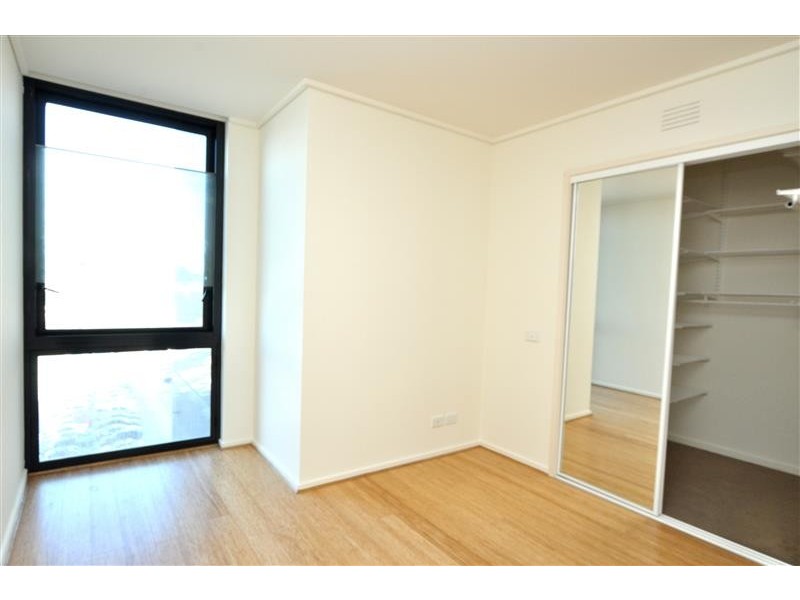 REF 21682/100 Kavanagh Street, Southbank VIC 3006