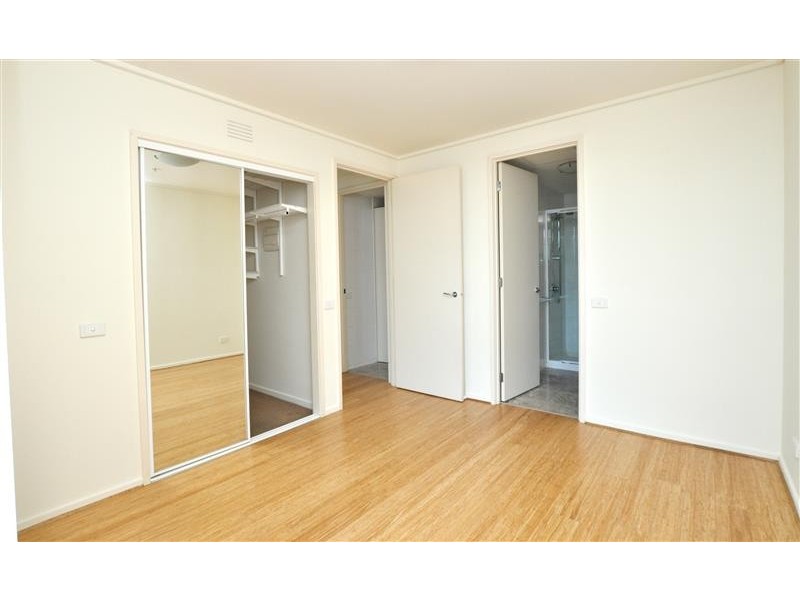 REF 21682/100 Kavanagh Street, Southbank VIC 3006