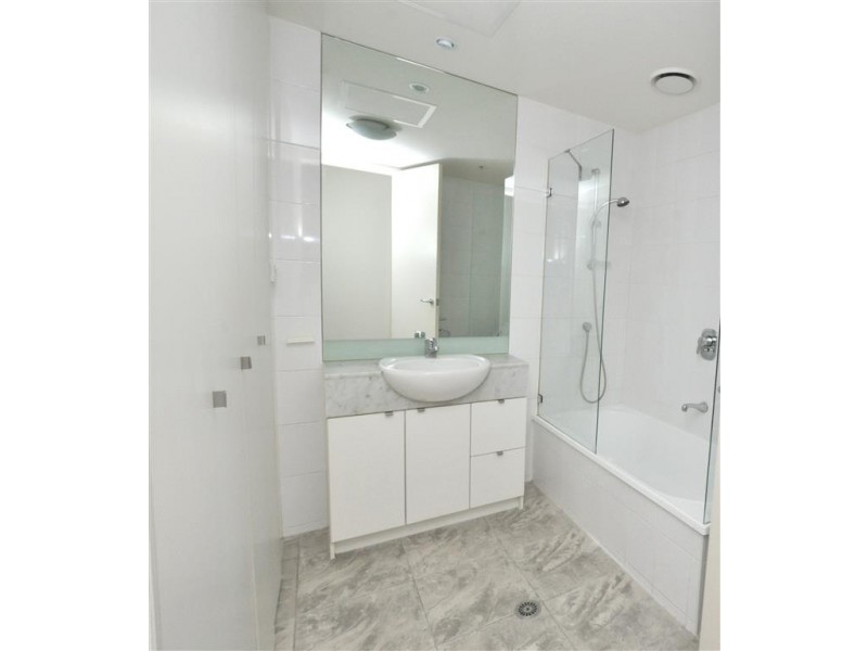 REF 21682/100 Kavanagh Street, Southbank VIC 3006