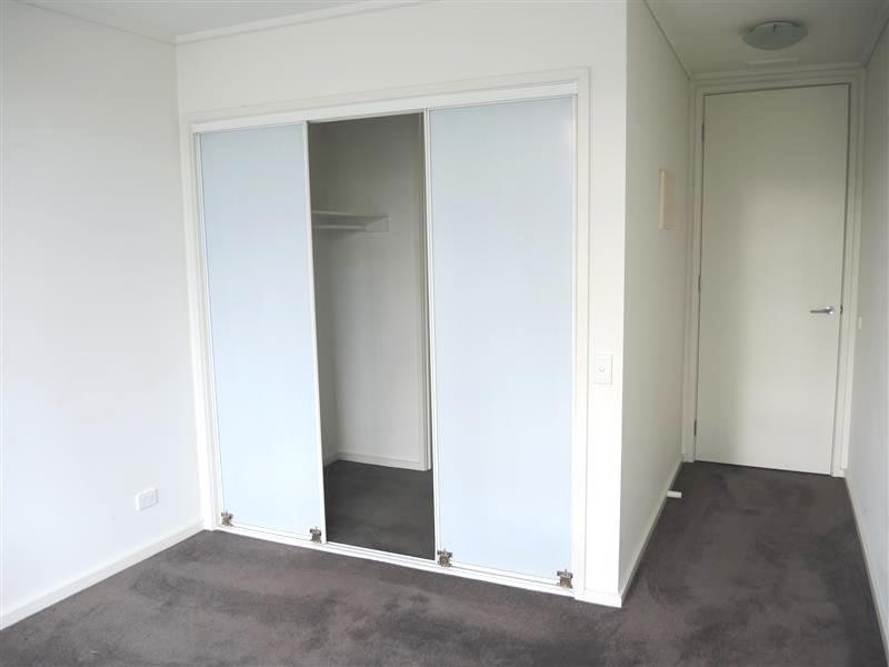 REF 21766/99 Whiteman Street, Southbank VIC 3006