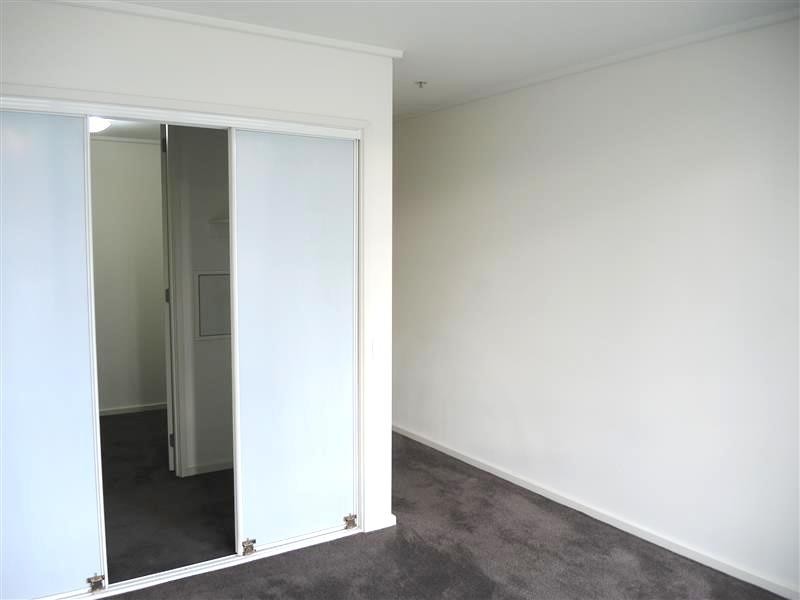 REF 21766/99 Whiteman Street, Southbank VIC 3006