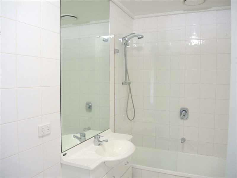 REF 21766/99 Whiteman Street, Southbank VIC 3006