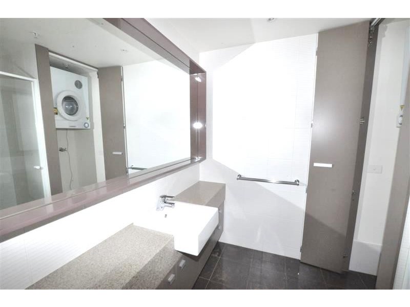 REF 21768/180 City Road, Southbank VIC 3006