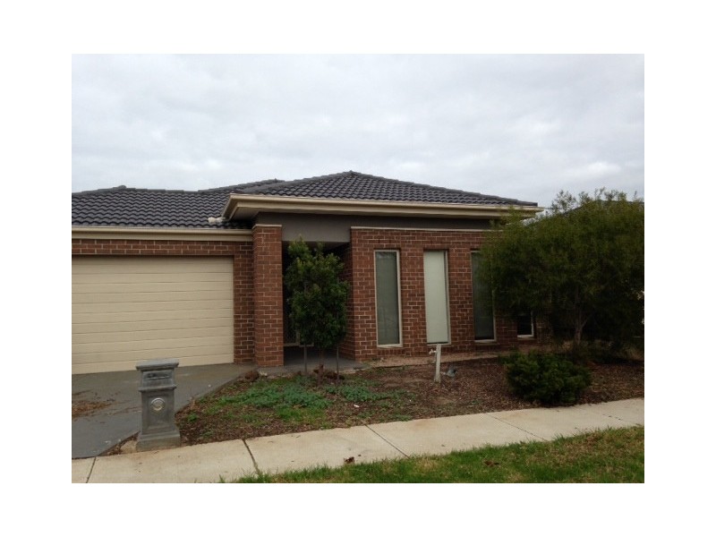 8 Bloomfield Drive, Truganina VIC 3029