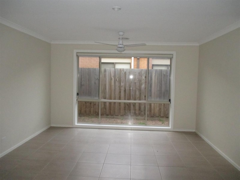 8 Bloomfield Drive, Truganina VIC 3029