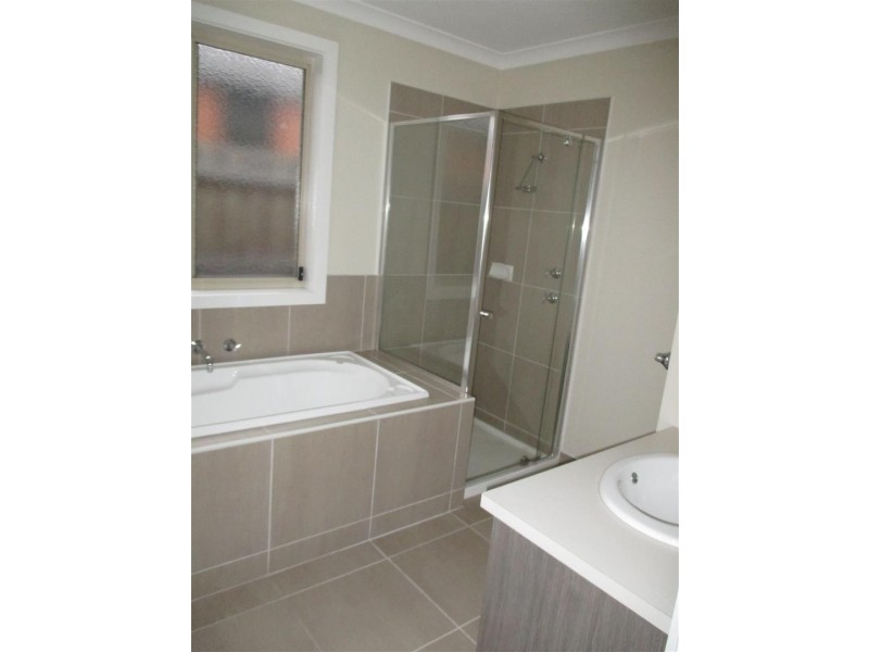 8 Bloomfield Drive, Truganina VIC 3029