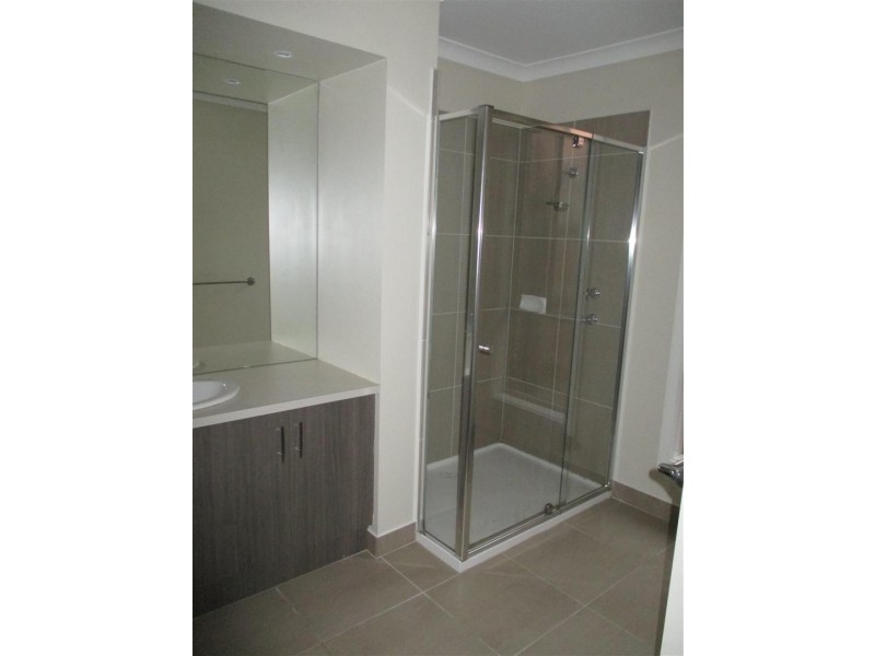 8 Bloomfield Drive, Truganina VIC 3029