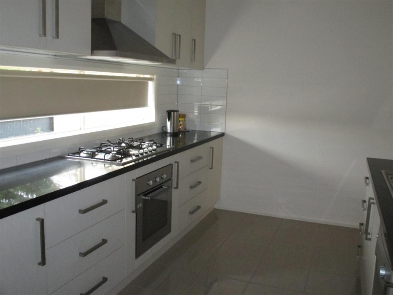 33 Hemsley Promenade, Point Cook VIC 3030