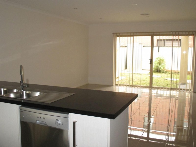 33 Hemsley Promenade, Point Cook VIC 3030